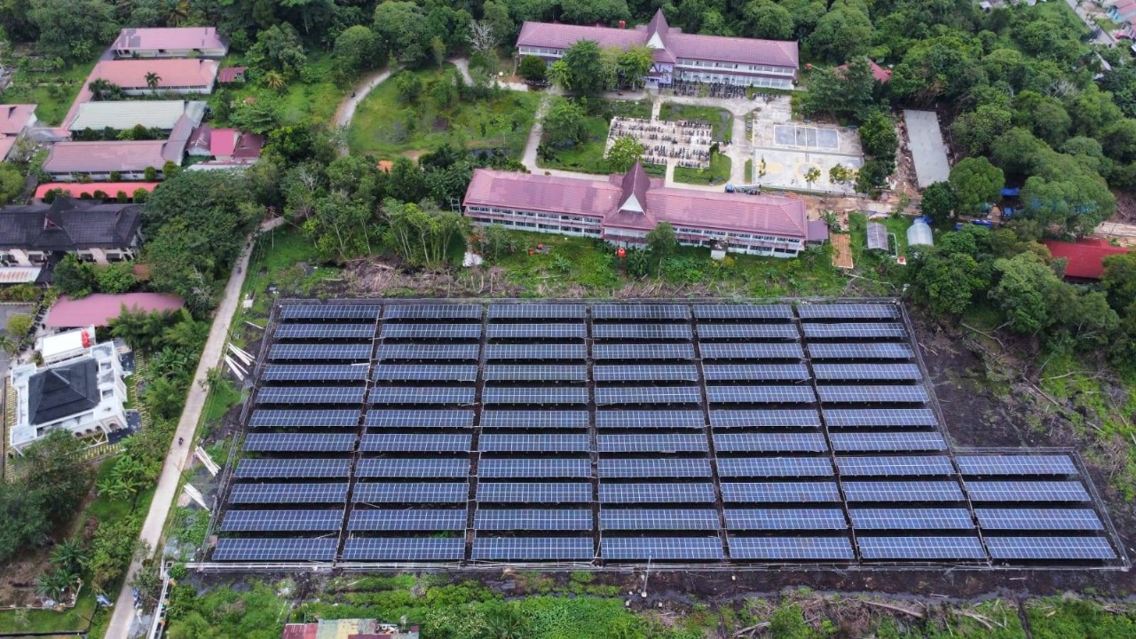 Untan Resmikan PLTS Terbesar di Perguruan Tinggi Indonesia: Langkah Menuju Energi Baru Terbarukan